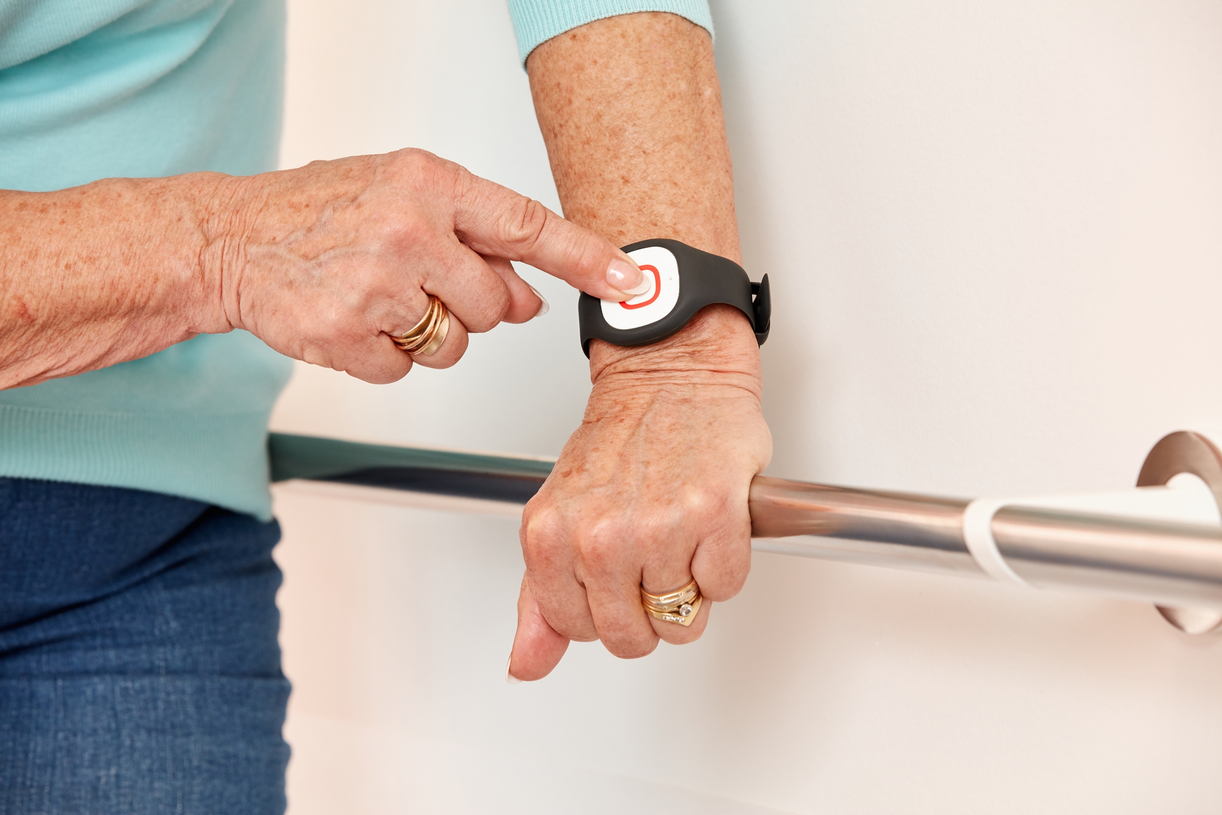 Televic Healthcare patient pushes on personal tag