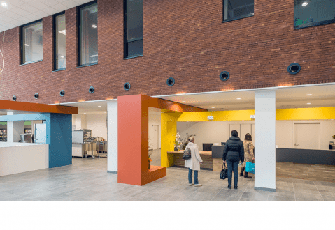 Lobby ziekenhuis met Televic AQURA