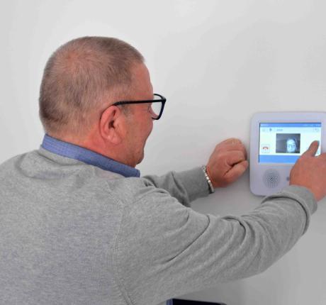 Televic interAxio wandterminal voor oproep